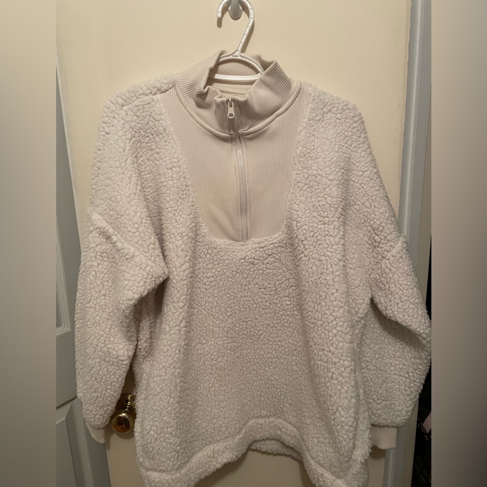Aerie, large cream sherpa zip up turtle neck with side pockets.